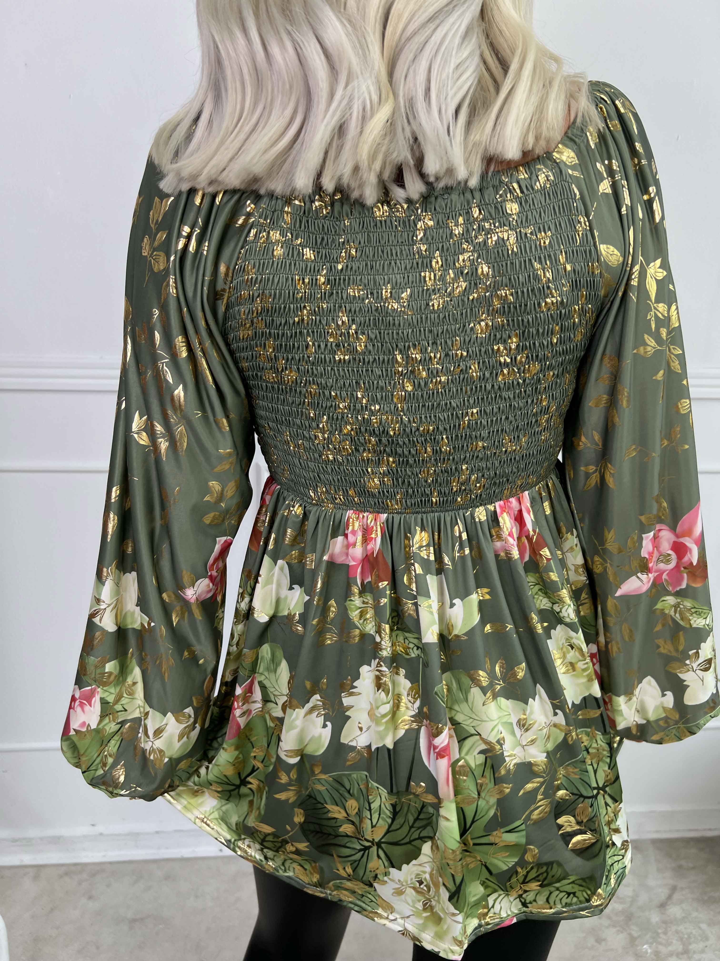 Elna Water Lily Shirt L/S - Elastisk bluse med blomsterprint og smock over brystet